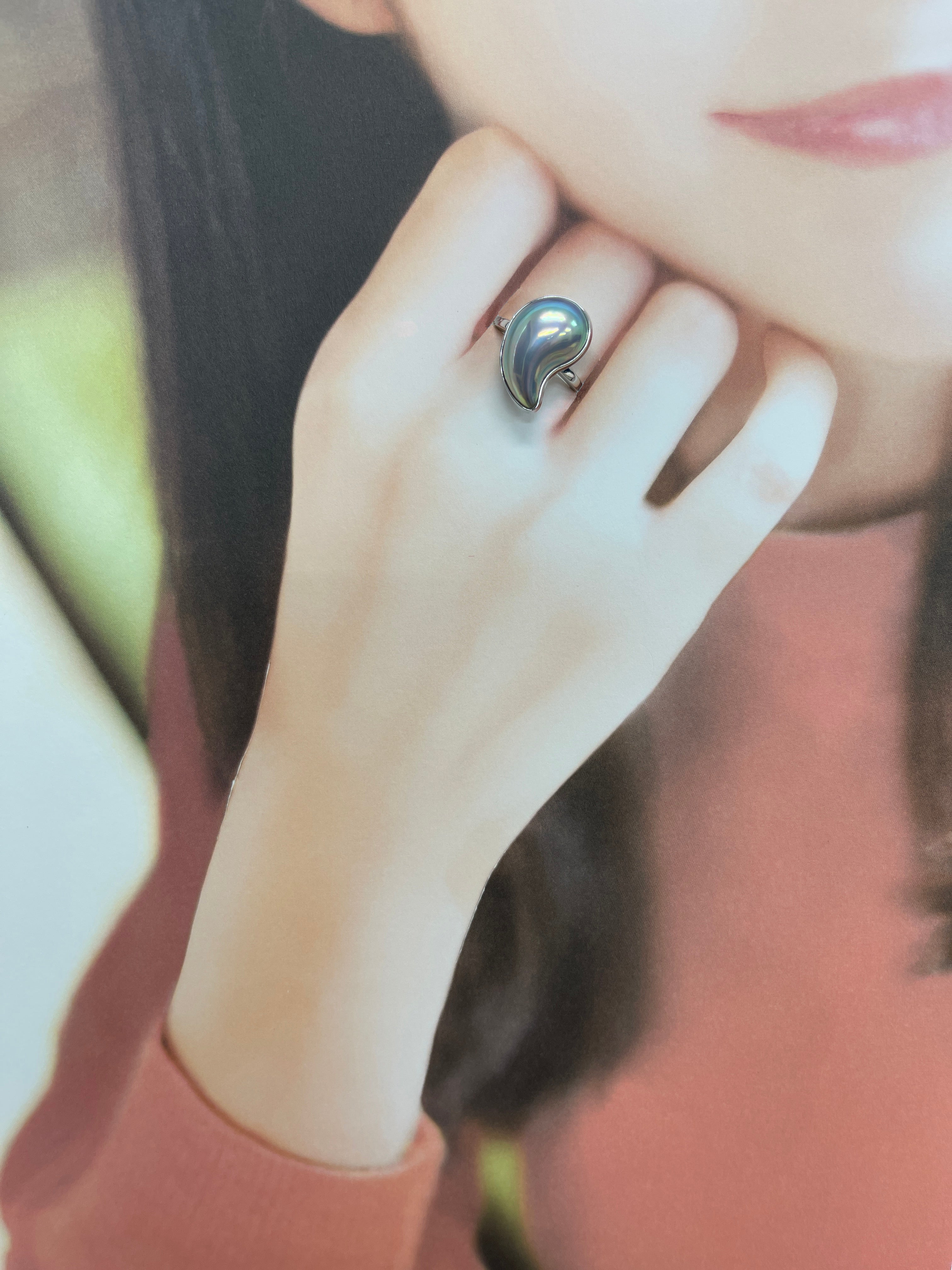 奄美の輝き®×虹珠 マベ真珠 勾珠型 K18ホワイトゴールド巻リング1879