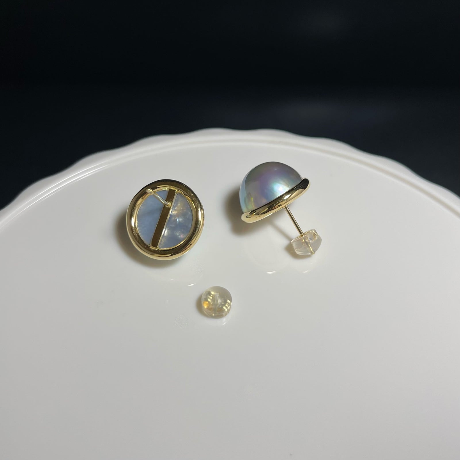 特価出品　テリが強い　奄美大島産　マベパール　12-13mm K18ピアス 奄美の輝き®×虹珠 マベ真珠 13mm K18イエローゴールド巻ピアス1149