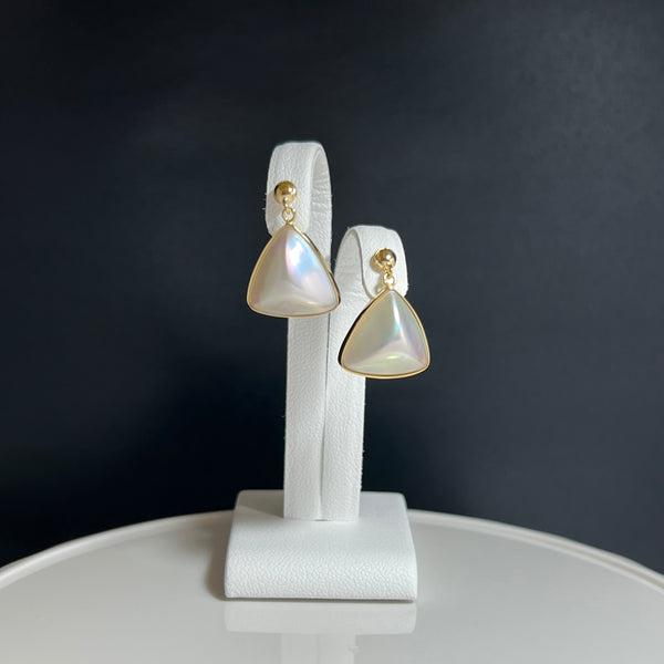 奄美の輝き®×桜珠　マベ真珠  トライアングル型　K18イエローゴールド巻ピアス1476