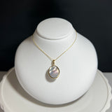 奄美の輝き®×虹珠　マベ真珠 オーバル型 K18イエローゴールド巻ペンダント303